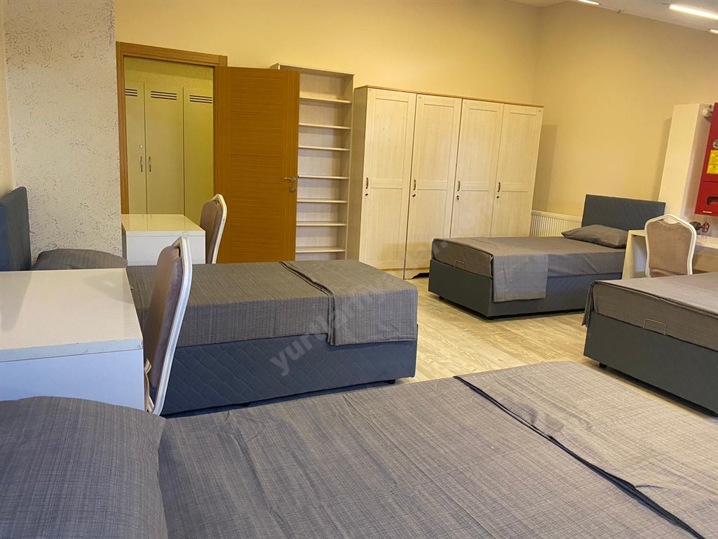 18. �ube �deal K�z ��renci Yurdu