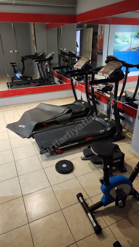 �anakkale Zeytin K�z ��renci Yurdu - Spor Salonu