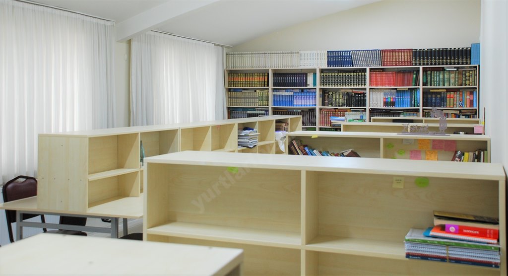 M. Akif Buharal� K�z ��renci Yurdu - K�t�phane