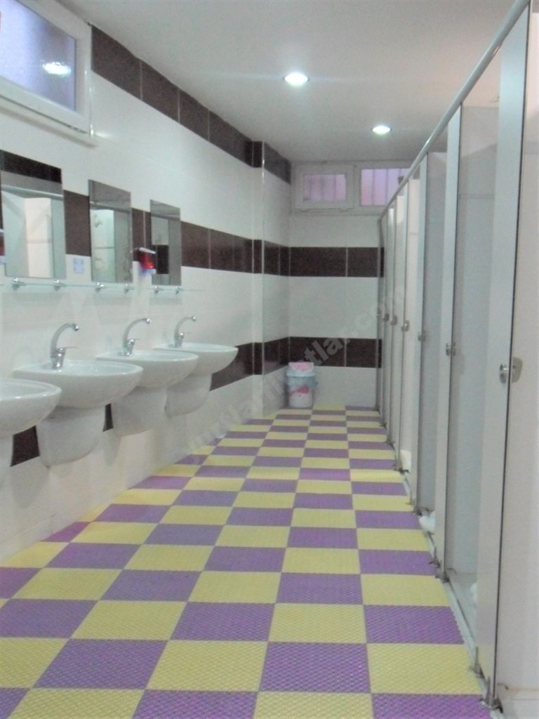 M. Akif Buharal� K�z ��renci Yurdu - wc