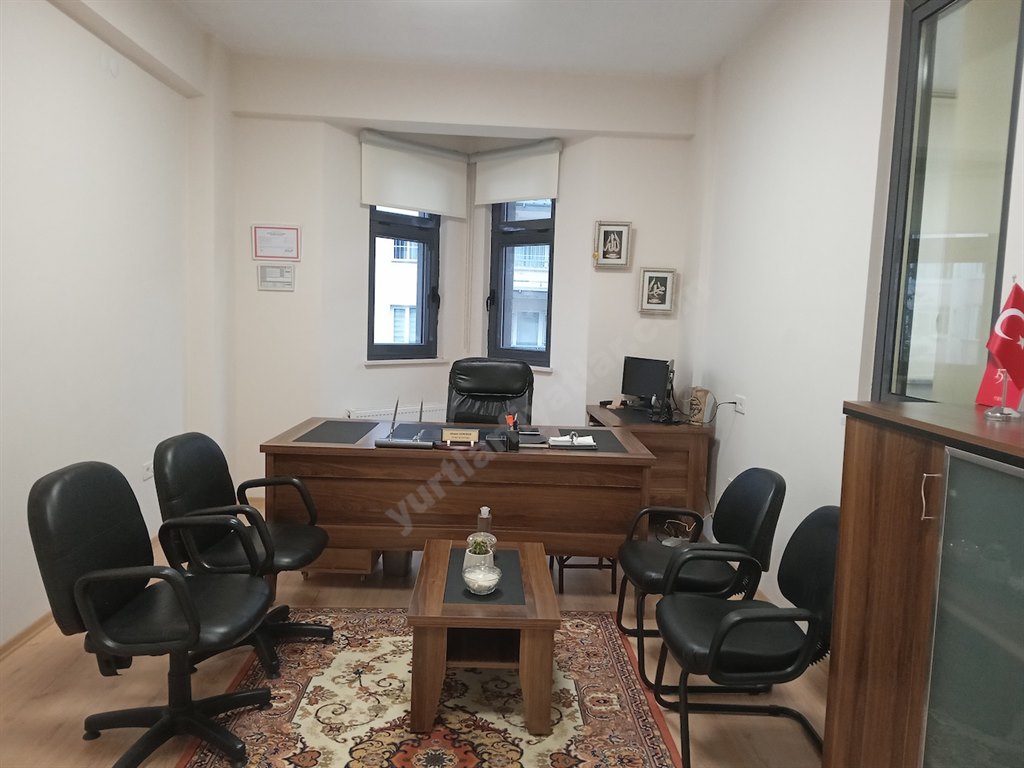 Tevfik �uka Erkek���renci�Yurdu - M�d�r Odas�