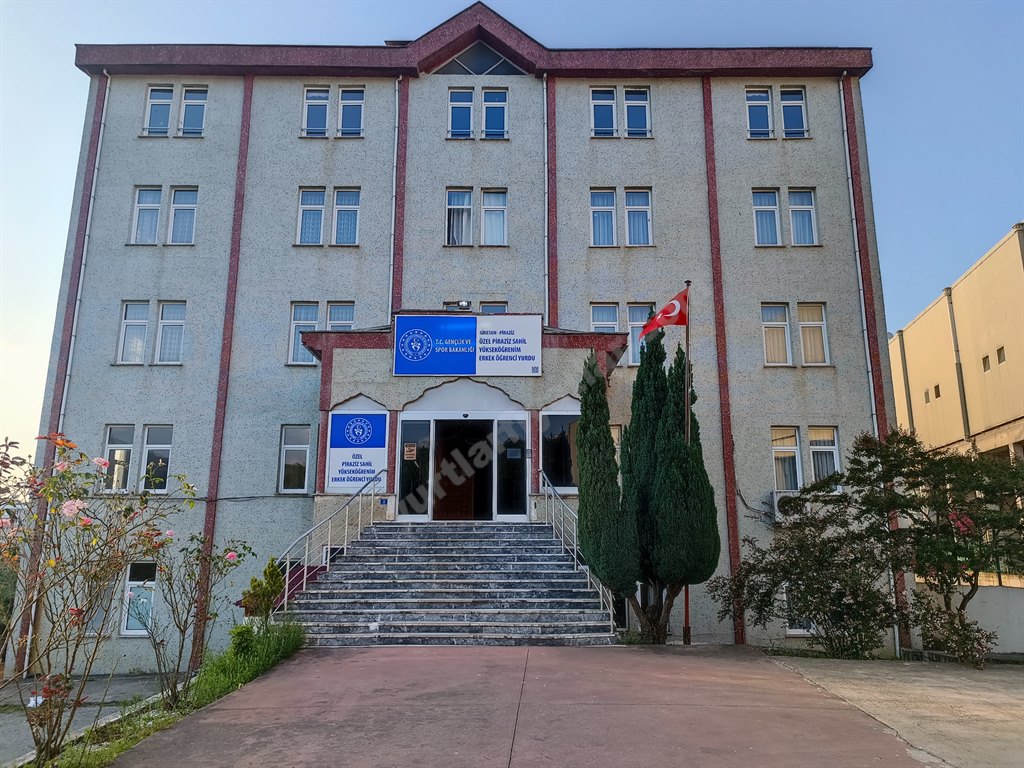 Piraziz Erkek ��renci Yurdu - Bina