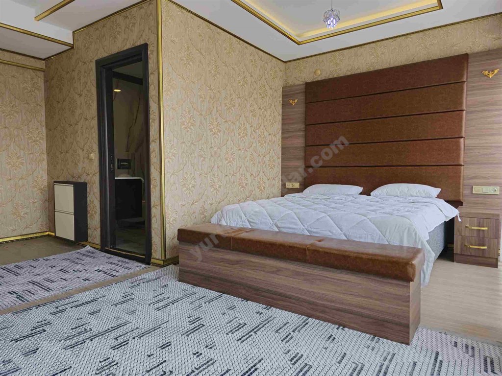 �nci Suit Beylikd�z� K�z ��renci Yurdu