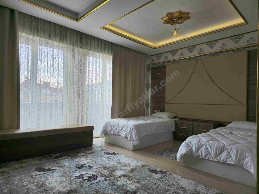 �nci Suit Beylikd�z� K�z ��renci Yurdu