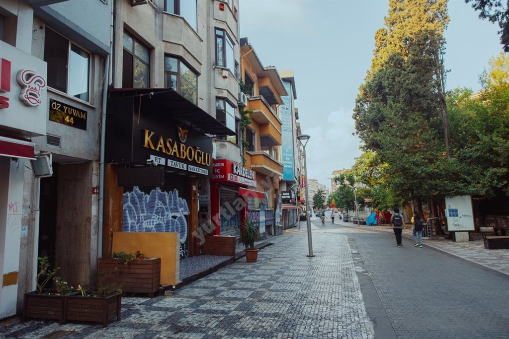 �zyuvam K�z Apart�