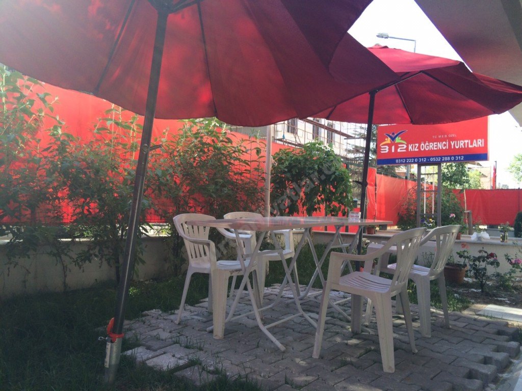 312 K�z ��renci Yurdu - Bah�e