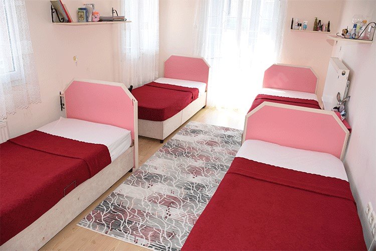 �zel Buca G�ven K�z Yurdu - 4 Ki�ilik Oda