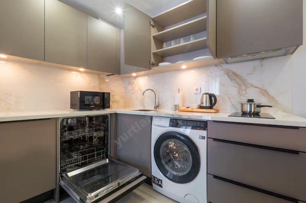 Zess K�z Suites - 4 Misafir 1+1 Bah�e Kat�