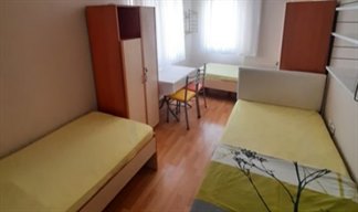 �zmir - Bornova, �zel Bornova Erkek ��renci Yurdu - 3 Ki�ilik Oda