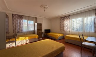 �zmir - Bornova, �zel Papatyam K�z ��renci Yurdu - 4 Ki�ilik Oda