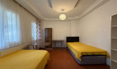 �zmir - Bornova, �zel Papatyam K�z ��renci Yurdu - 3 Ki�ilik Oda