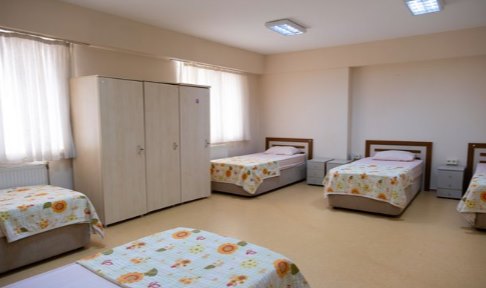 �stanbul - �mraniye, �nsan Vakf� Ihlamurkuyu K�z Yurdu - 5 Ki�ilik Oda